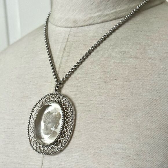 Vintage Whiting and Davis reversible carved clear glass cameo pendant necklace - Picture 10 of 11